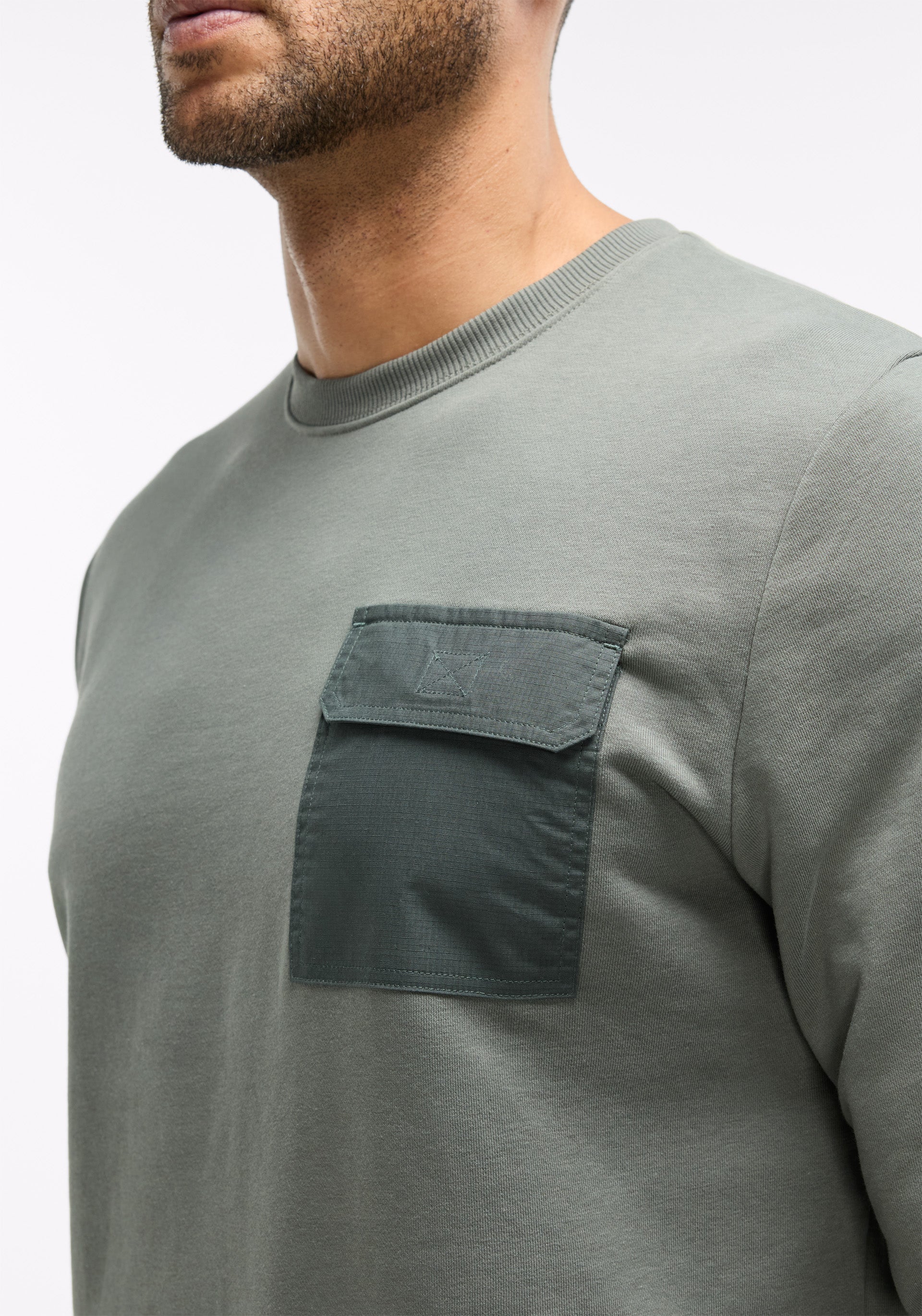 Fleece Pocket Crew - Image 7