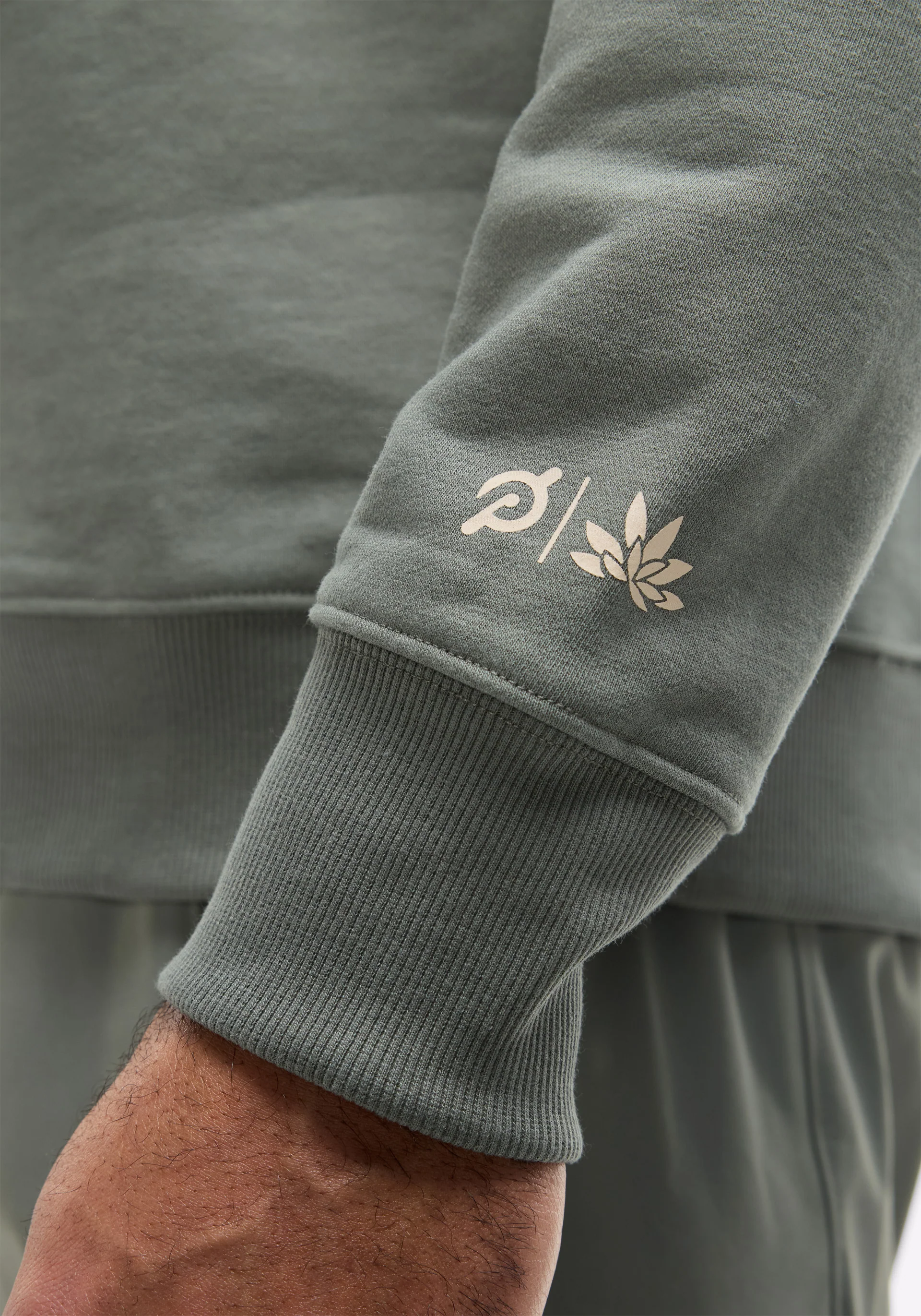 Fleece Pocket Crew - Image 8
