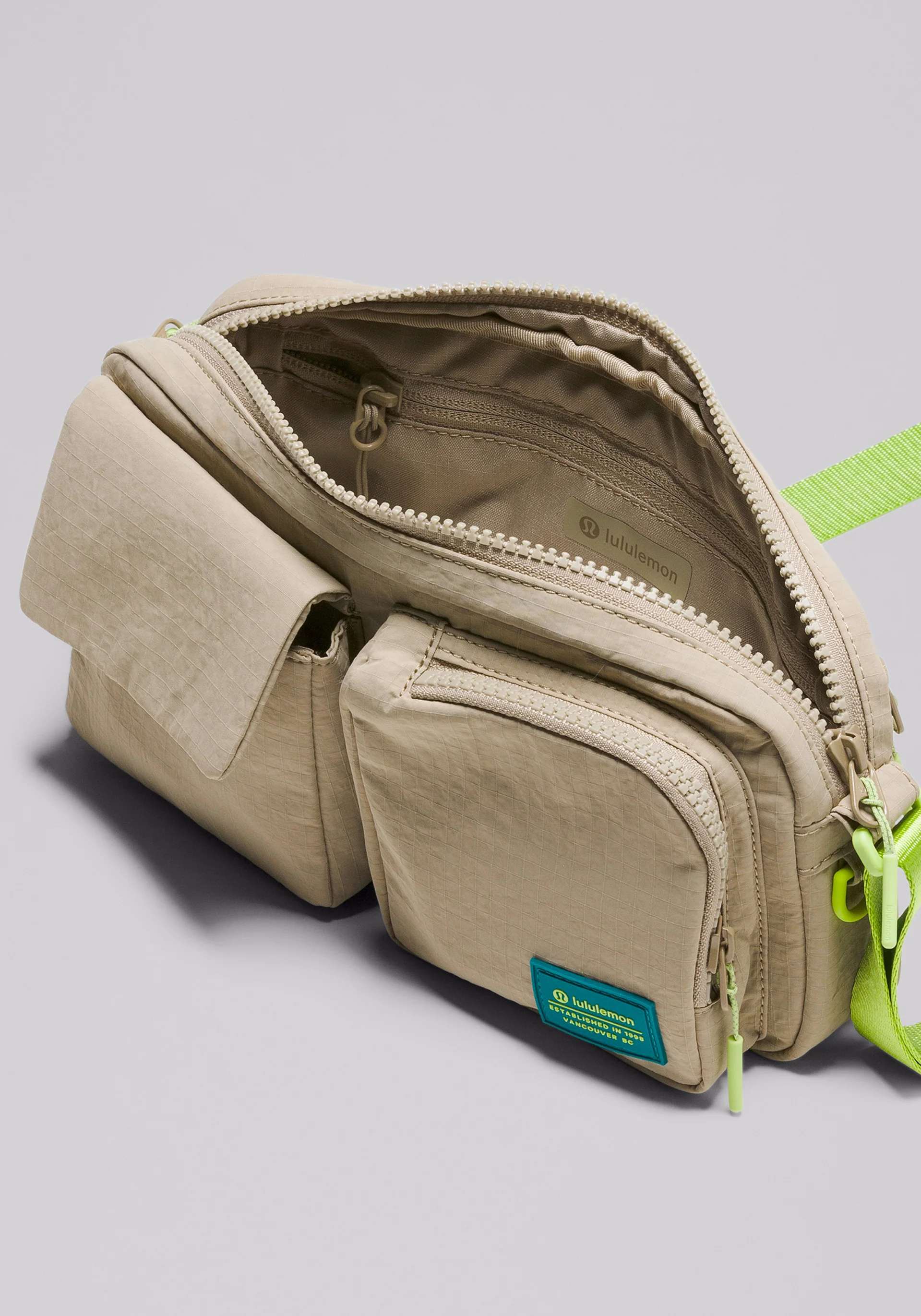 Multi-Pocket Crossbody Bag 2.5L - Image 2