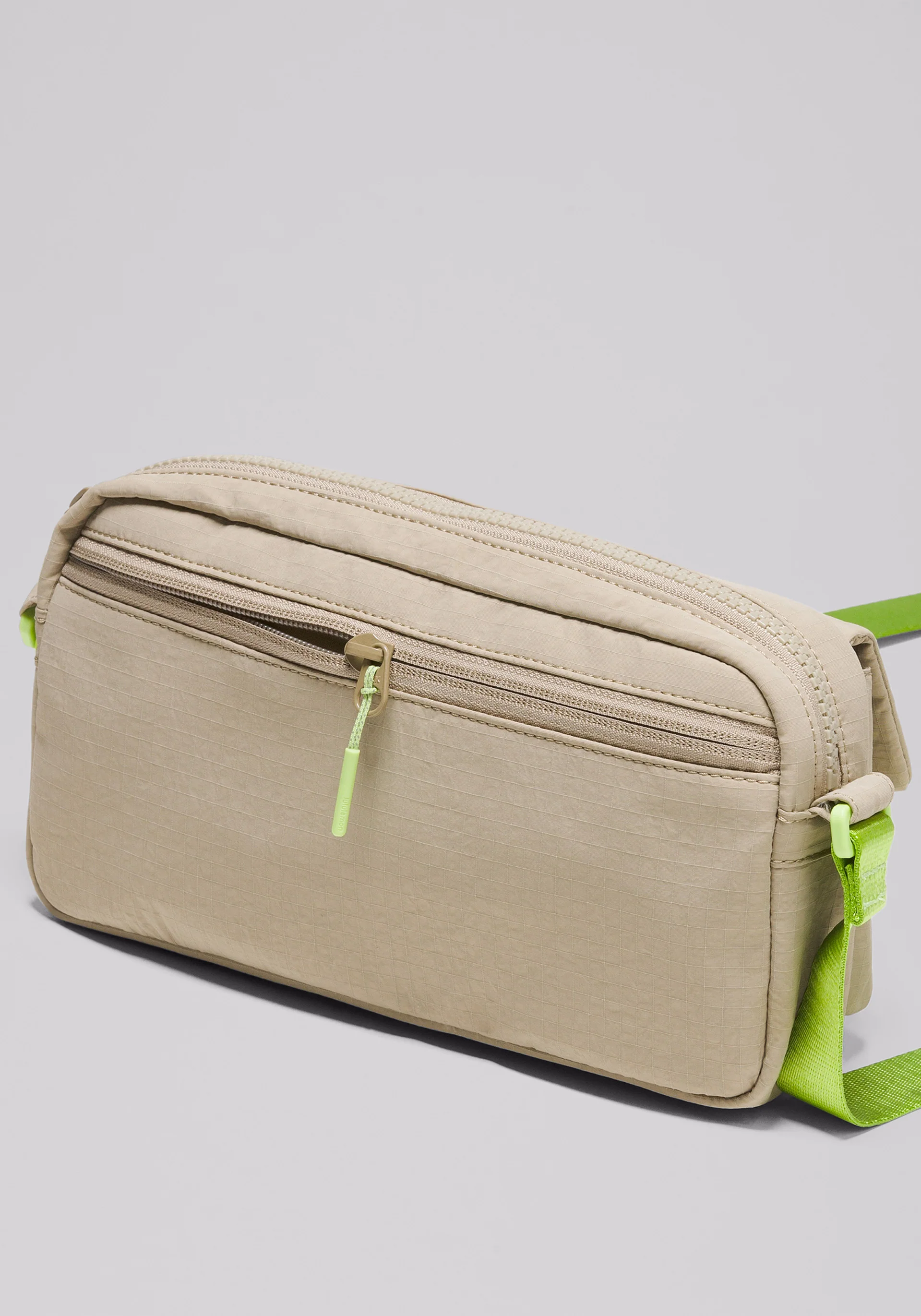 Multi-Pocket Crossbody Bag 2.5L - Image 4