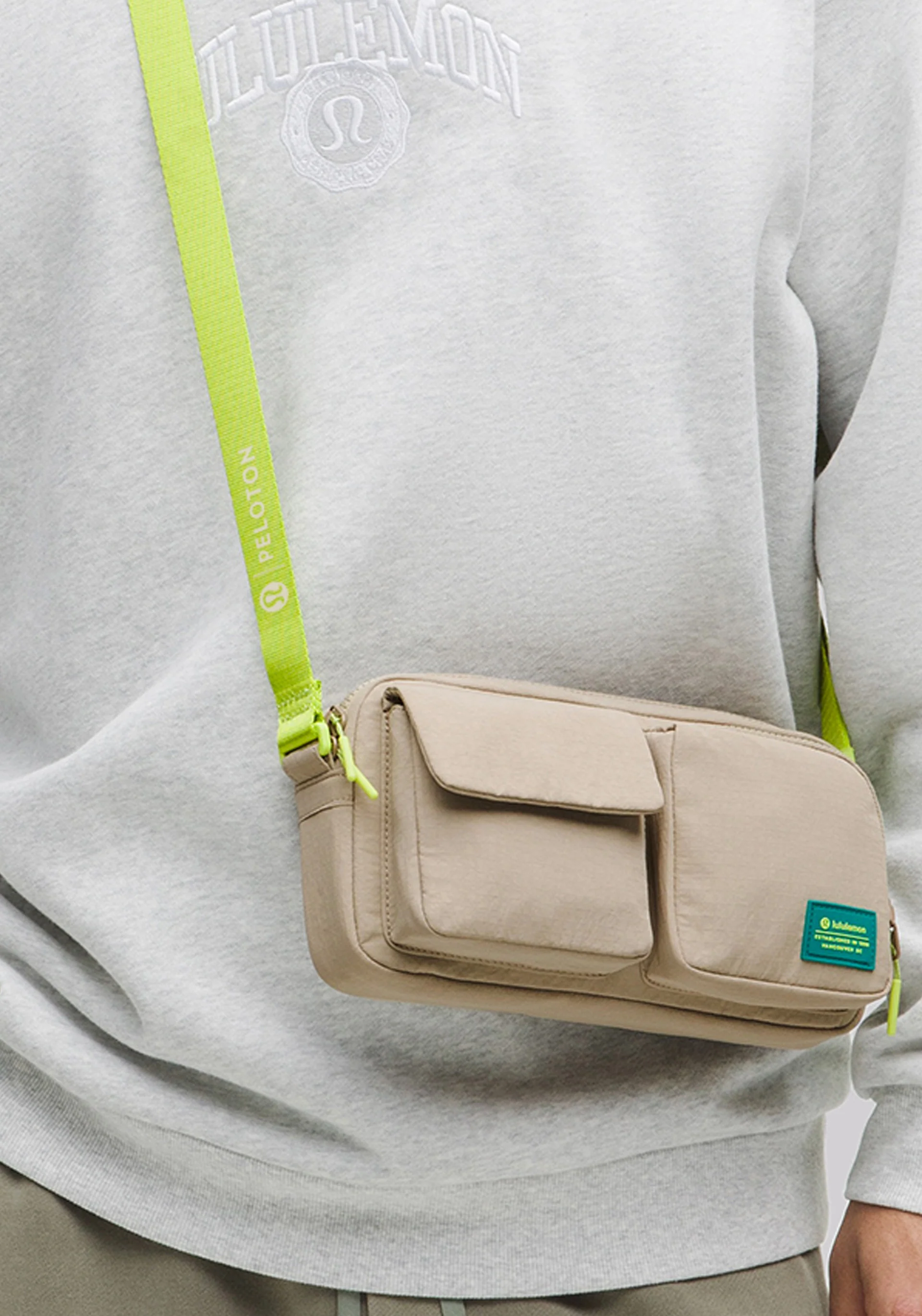 Multi-Pocket Crossbody Bag 2.5L - Image 5