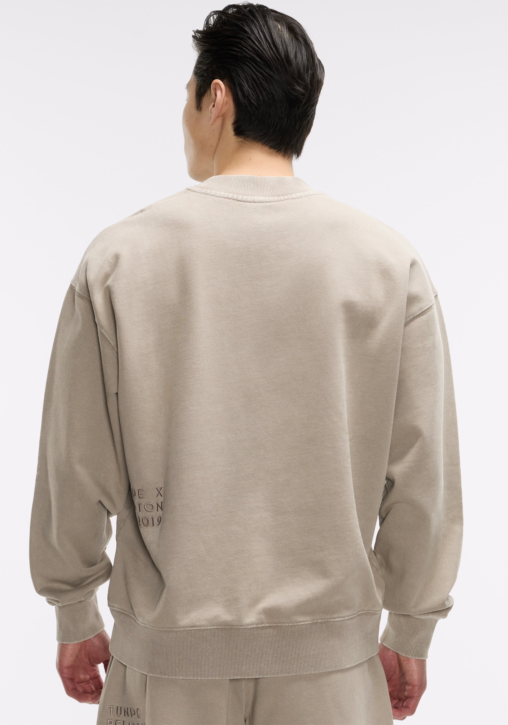 Oversized Mockneck Sweatshirt - Image 11