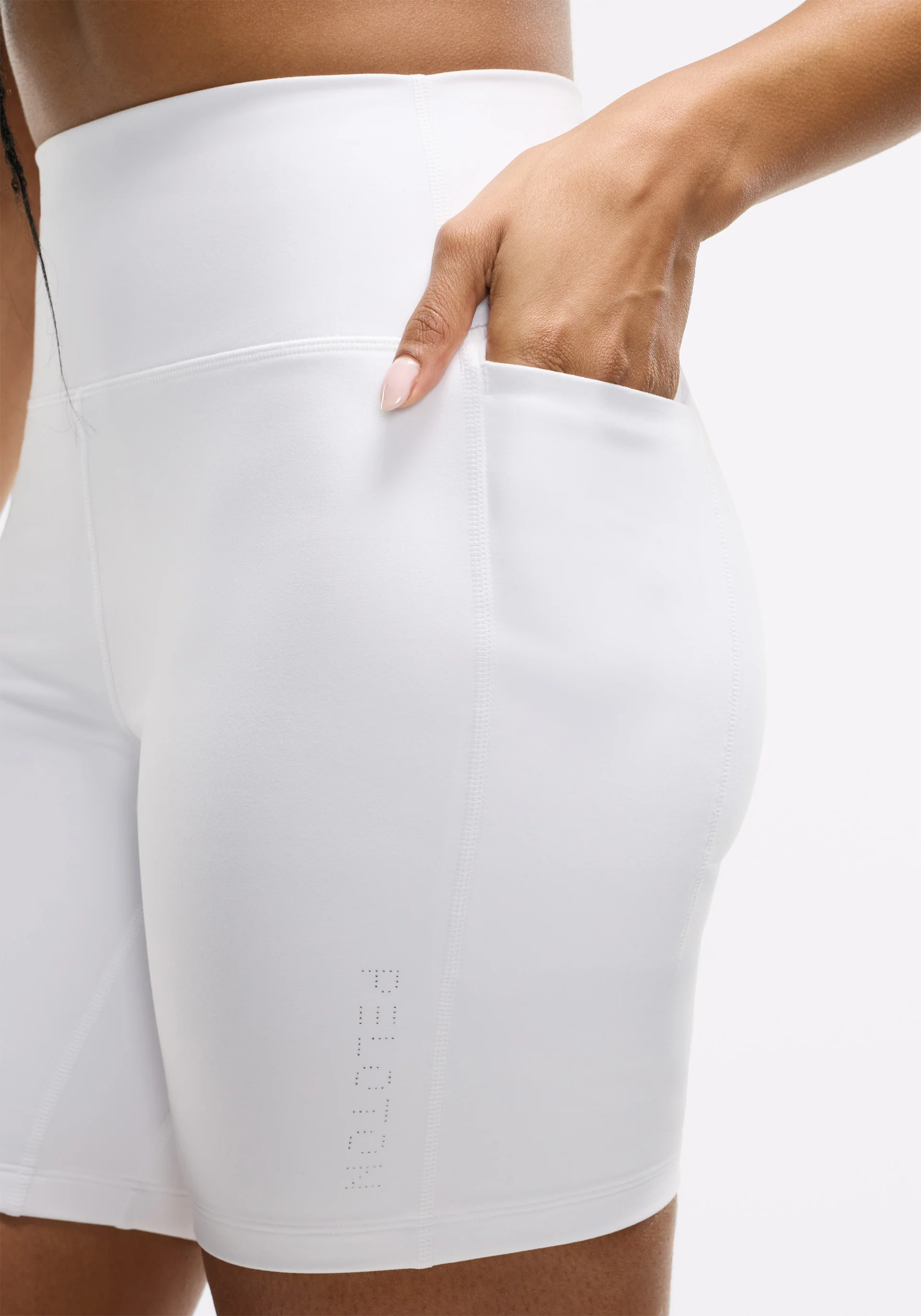 White Cadent Set - Image 9